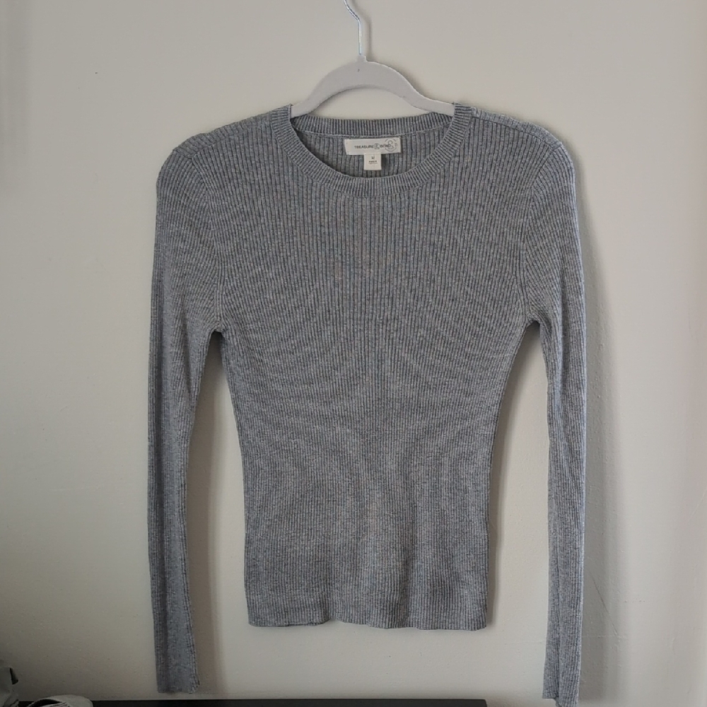 Treasure & Bond Light Gray Ribbed Crew Neck Sweater